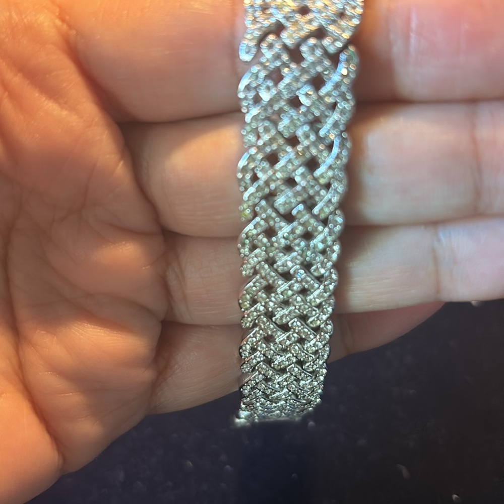 Authentic Swarovski Crisscrossed weave Diamond Bracelet. Excellent condition - Picture 8 of 17